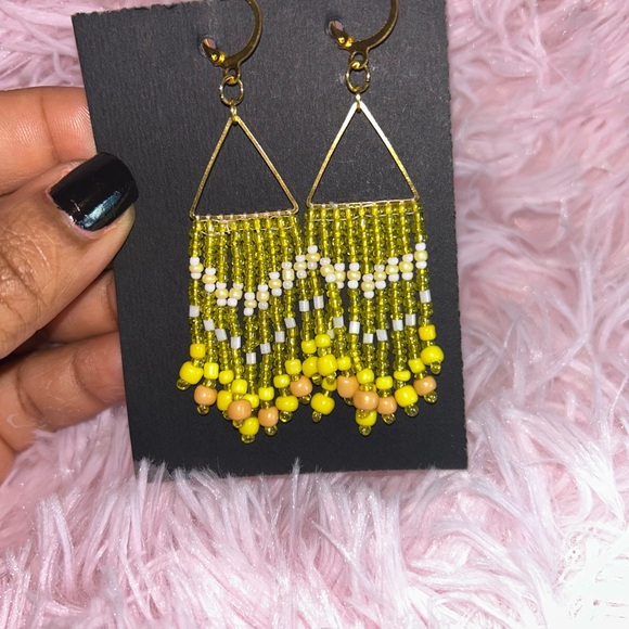 Soft yellow and white Fringe Earrings - Picture 2 of 2